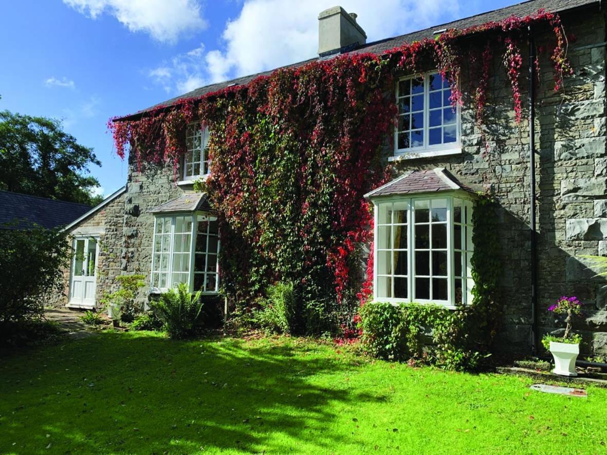 Pontyclerc Farm House Bed And Breakfast Ammanford Dış mekan fotoğraf