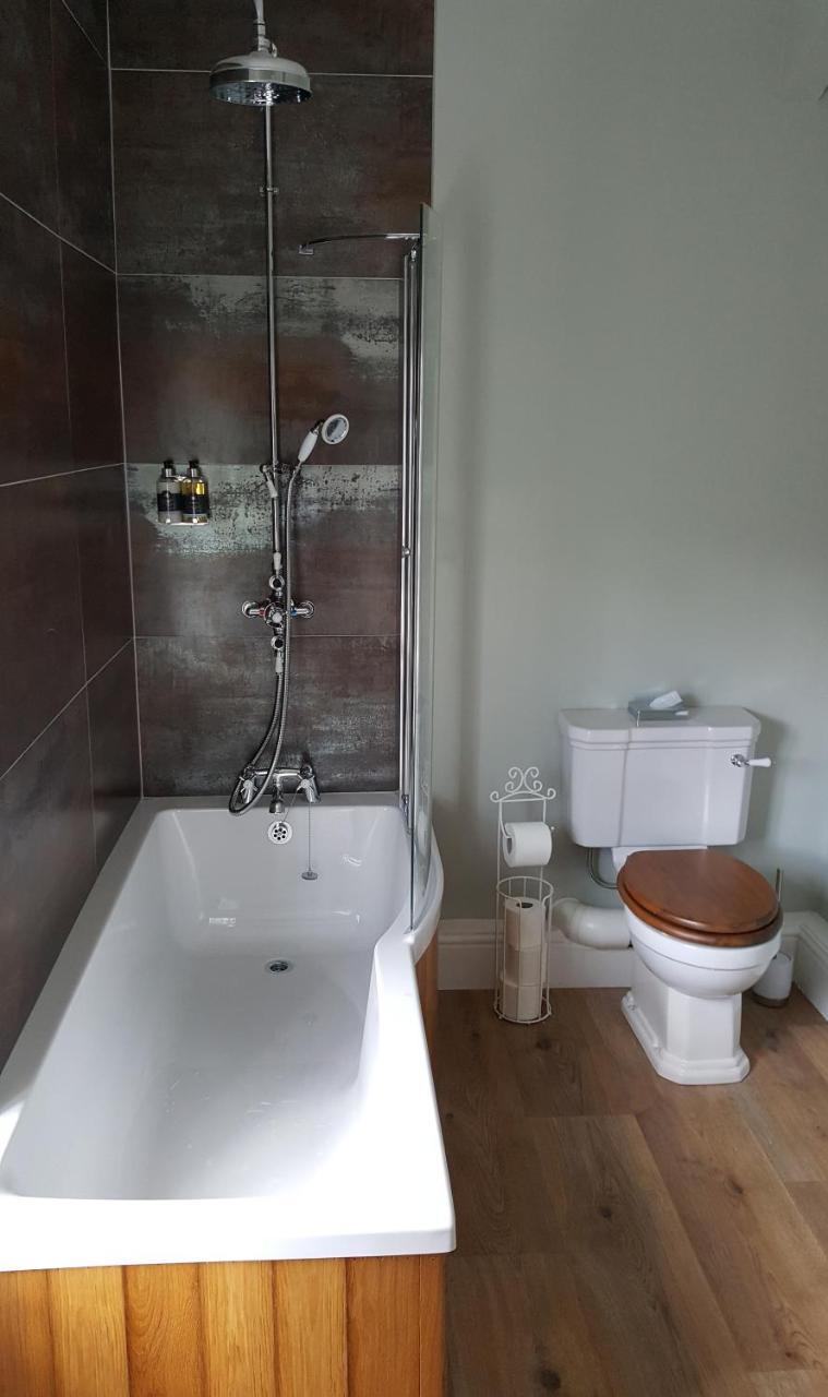 Pontyclerc Farm House Bed And Breakfast Ammanford Dış mekan fotoğraf