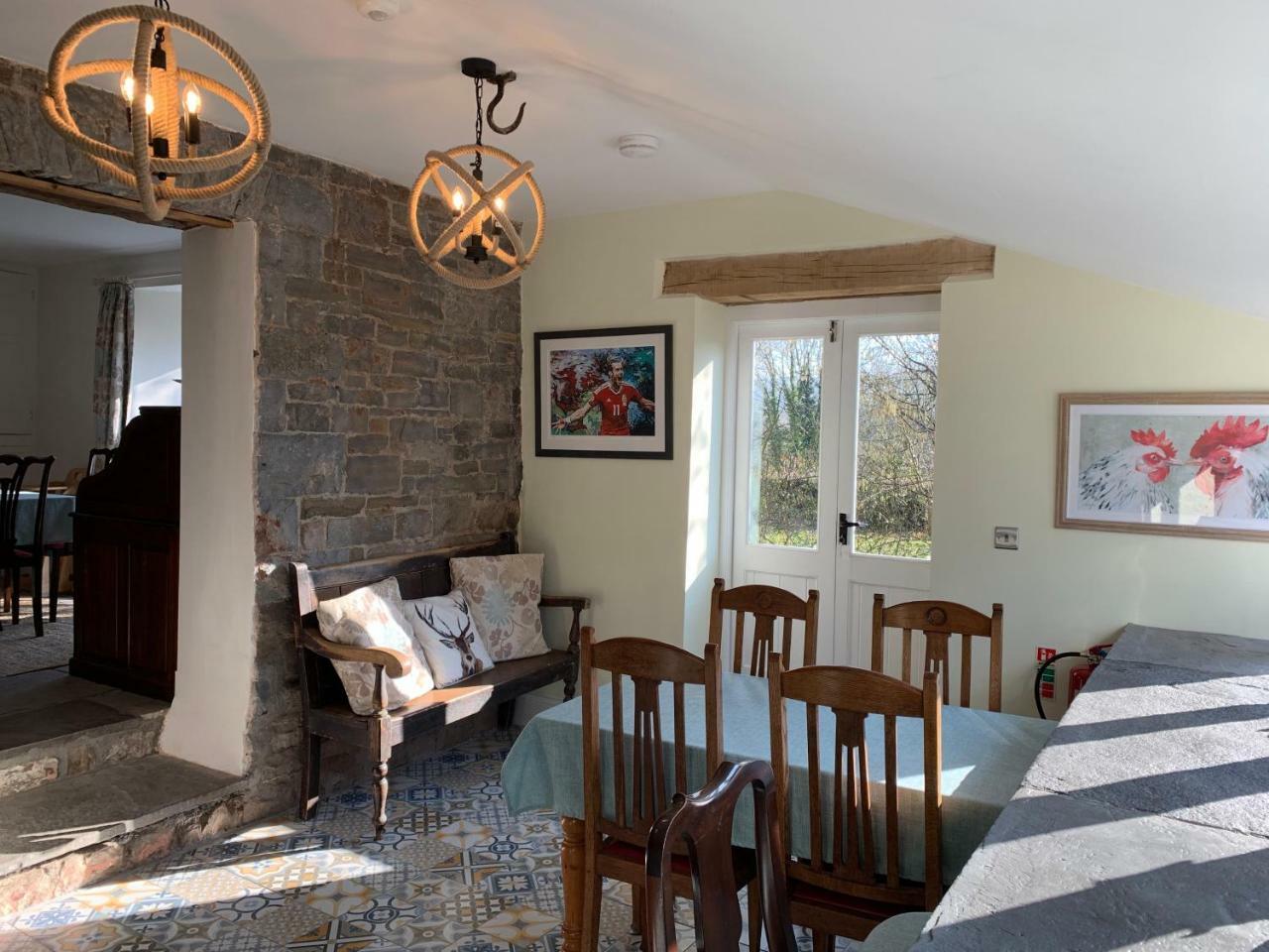 Pontyclerc Farm House Bed And Breakfast Ammanford Dış mekan fotoğraf
