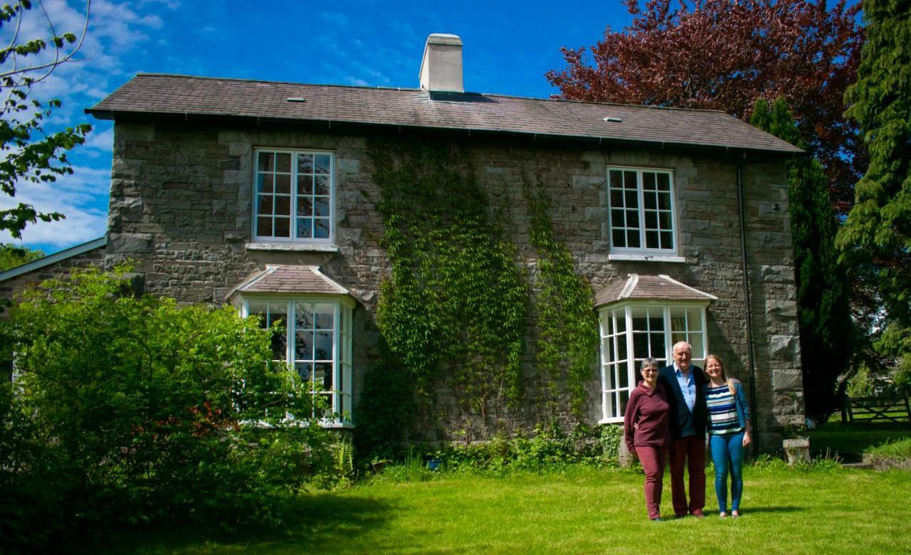 Pontyclerc Farm House Bed And Breakfast Ammanford Dış mekan fotoğraf
